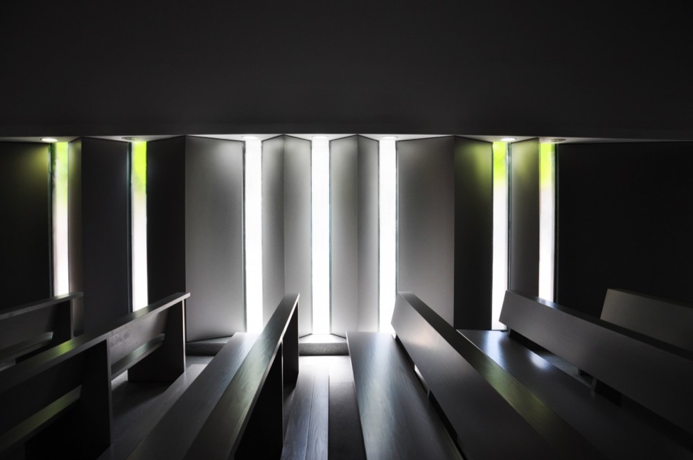 Parish Church of Solace / Vicens + Ramos