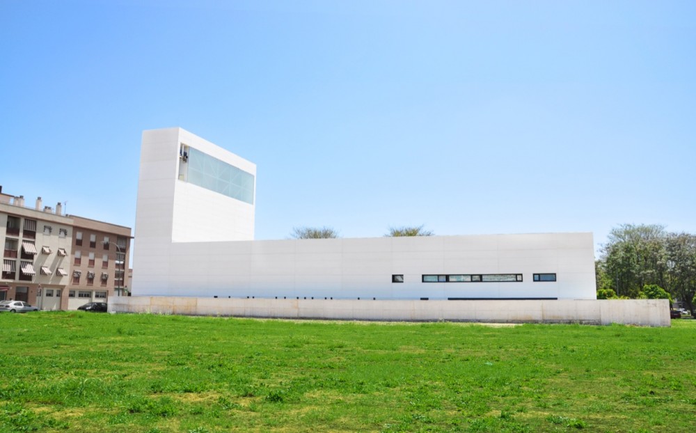 Parish Church of Solace / Vicens + Ramos
