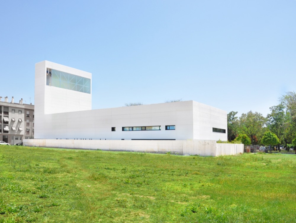 Parish Church of Solace / Vicens + Ramos
