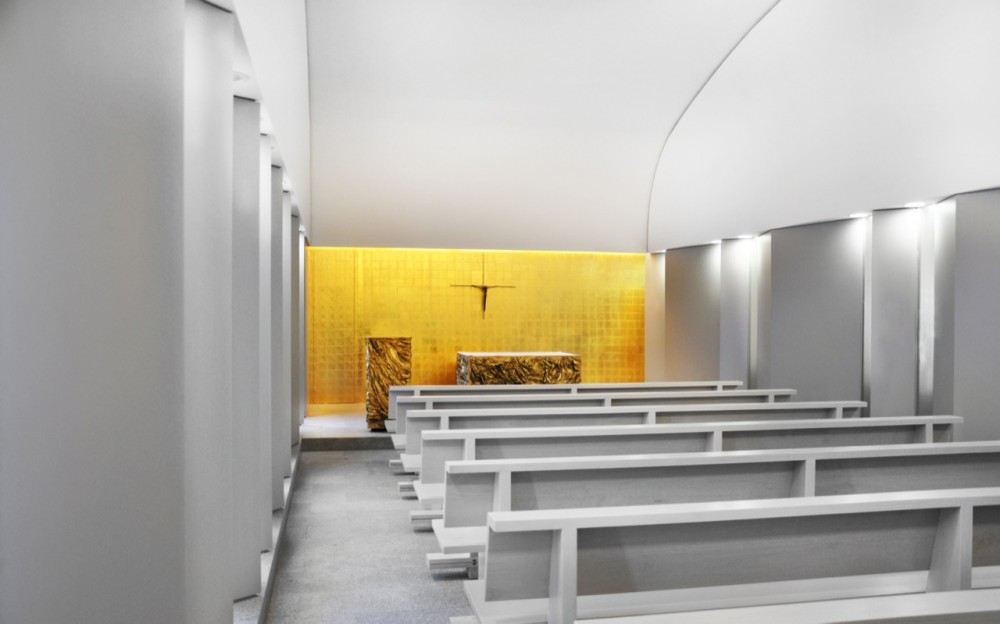 Parish Church of Solace / Vicens + Ramos