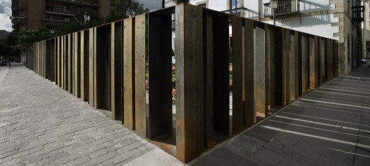 Redefinition of the Closing of Yrizar Palace Garden / VAUMM (2)
