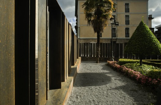 Redefinition of the Closing of Yrizar Palace Garden / VAUMM (3)