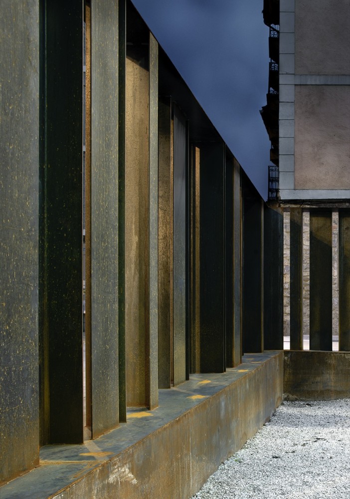 Redefinition of the Closing of Yrizar Palace Garden / VAUMM