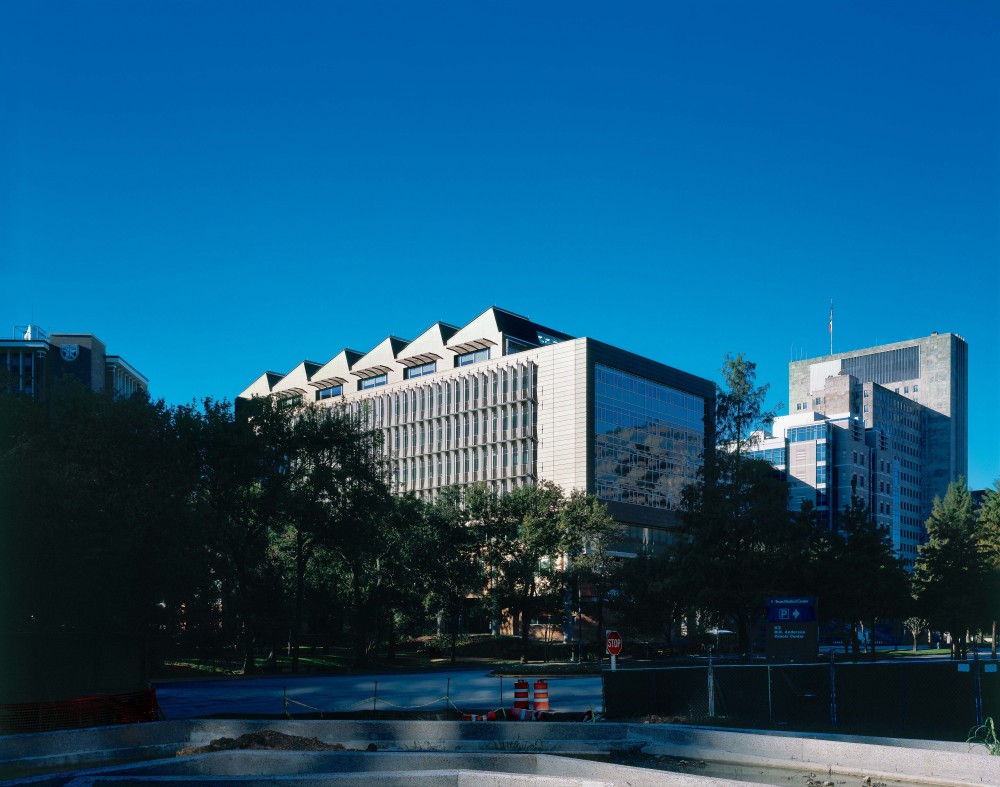 School of Nursing and Student Community Center at the University of Texas Health Science Center in Houston / Lake|Flato Architects and BNIM Architects