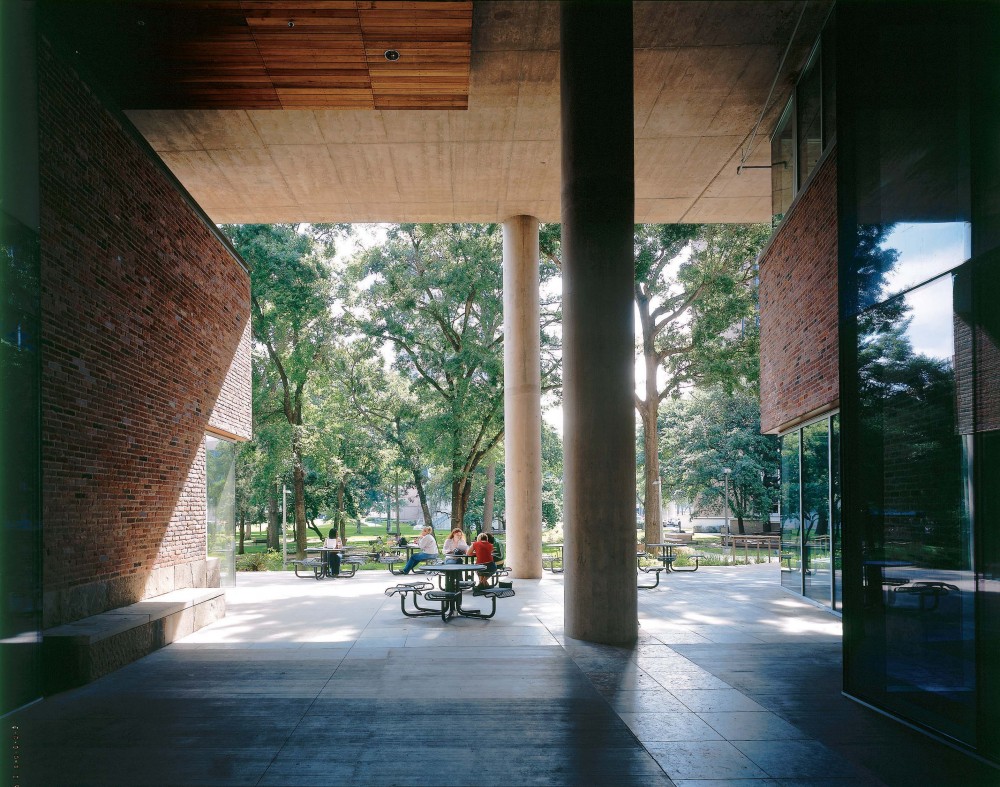 School of Nursing and Student Community Center at the University of Texas Health Science Center in Houston / Lake|Flato Architects and BNIM Architects