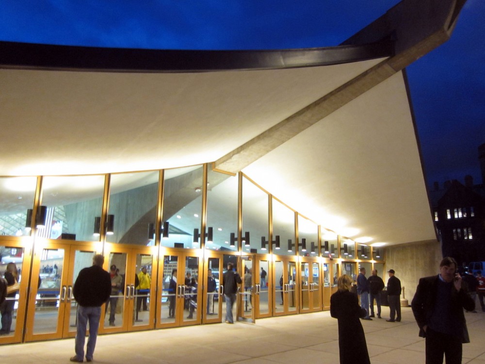 AD Classics: David S. Ingalls Skating Rink / Eero Saarinen