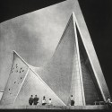Philips Pavilion / Le Corbusier and Iannis Xenakis (4) Philips Pavilion / Le Corbusier and Iannis Xenakis (4) © wikimedia commons / wouter hagens