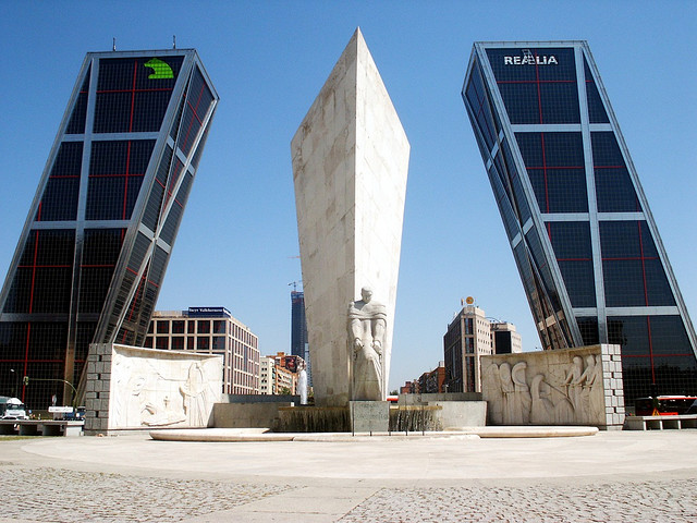 AD Classics: Puerta de Europa / Philip Johnson & John Burgee