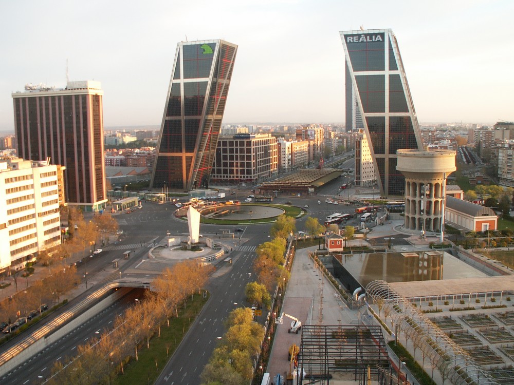 AD Classics: Puerta de Europa / Philip Johnson & John Burgee