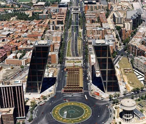 AD Classics: Puerta de Europa / Philip Johnson & John Burgee