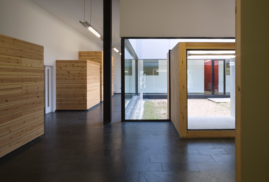 Aluminium Refinery Offices / Madland Estudio & Espacio Papel Arquitectos