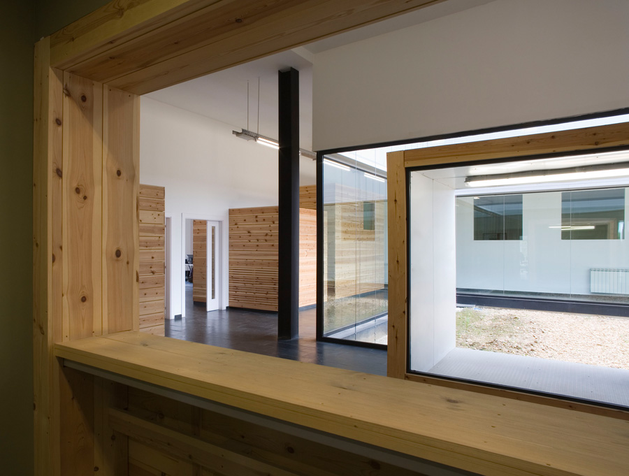 Aluminium Refinery Offices / Madland Estudio & Espacio Papel Arquitectos