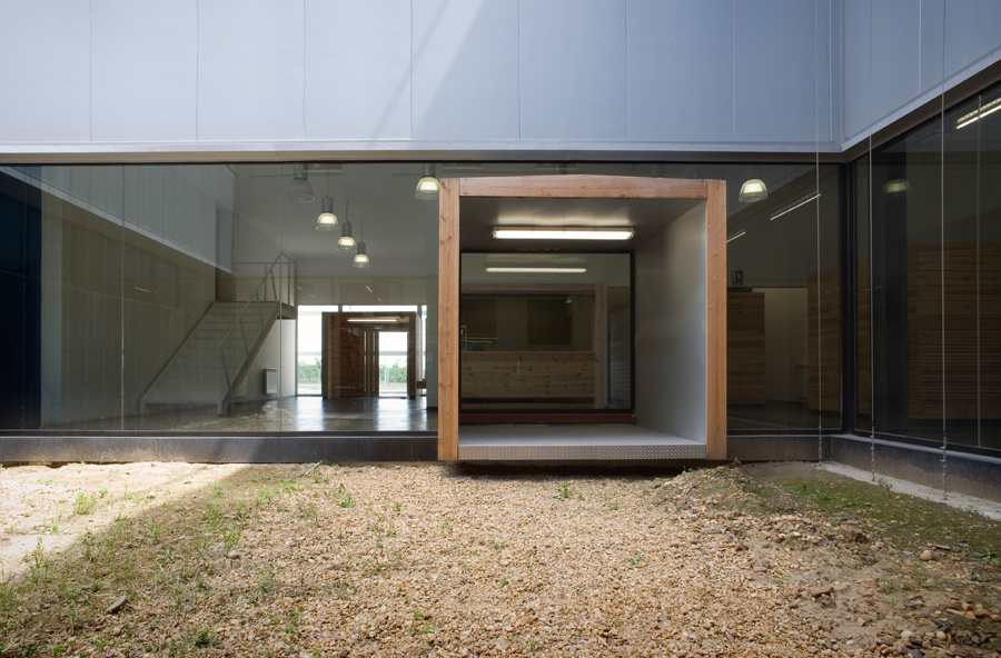 Aluminium Refinery Offices / Madland Estudio & Espacio Papel Arquitectos