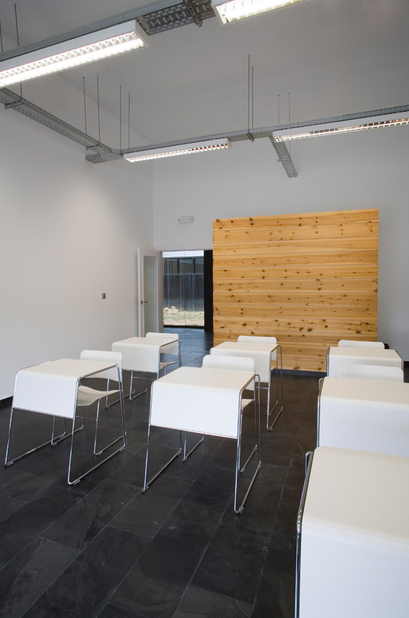 Aluminium Refinery Offices / Madland Estudio & Espacio Papel Arquitectos