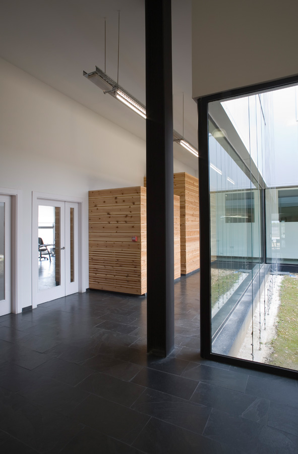 Aluminium Refinery Offices / Madland Estudio & Espacio Papel Arquitectos