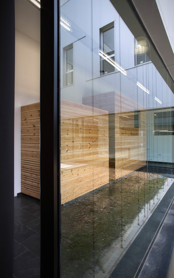 Aluminium Refinery Offices / Madland Estudio & Espacio Papel Arquitectos