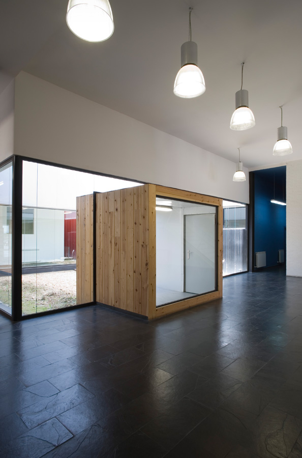 Aluminium Refinery Offices / Madland Estudio & Espacio Papel Arquitectos