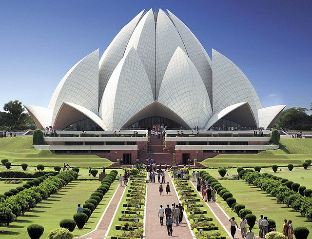 AD Classics: Lotus Temple / Fariborz Sahba