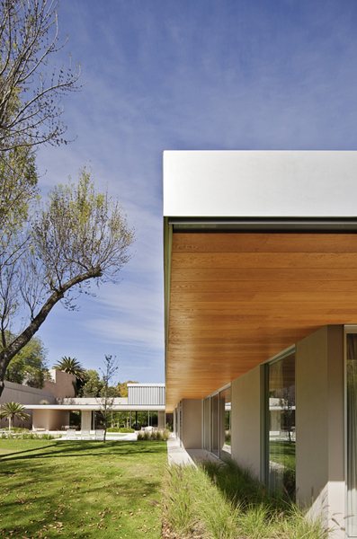 AA House  / Parque Humano