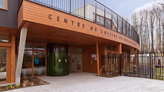 The Recreation Center of “le Bois des Gelles” / G Architecture (14)