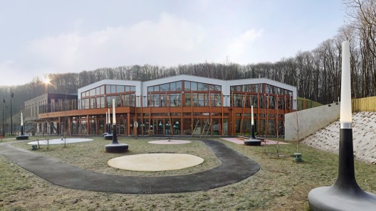 The Recreation Center of “le Bois des Gelles” / G Architecture (9)