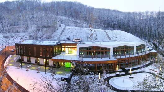 The Recreation Center of “le Bois des Gelles” / G Architecture (8)