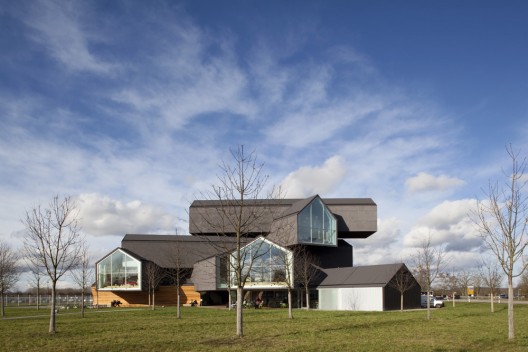 Herzog_Vitra_Haus_Fran_Parente
