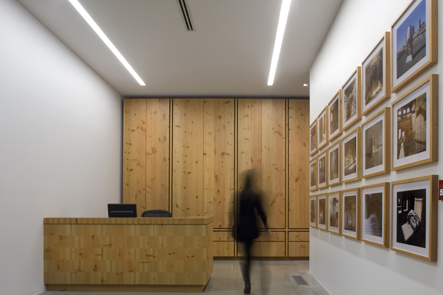 Rennie Art Gallery and Offices / Walter Francl Architects with mgb