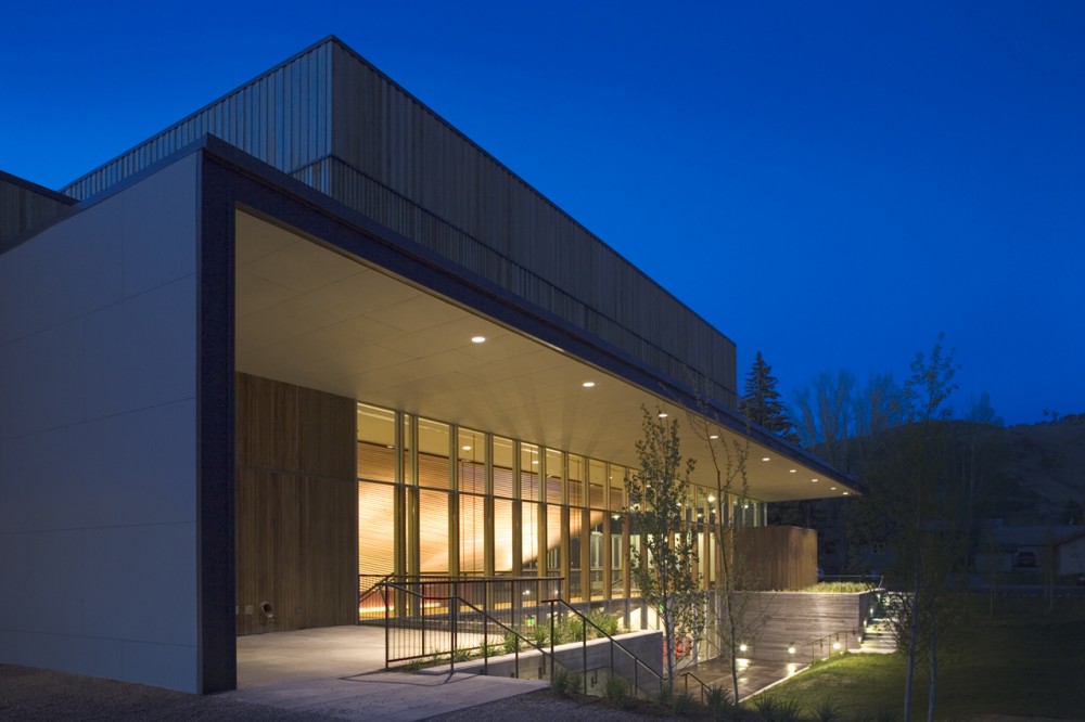 Jackson Hole Center for the Arts Performing Arts Pavilion / Stephen Dynia Architects (Arts Design Collaborative)