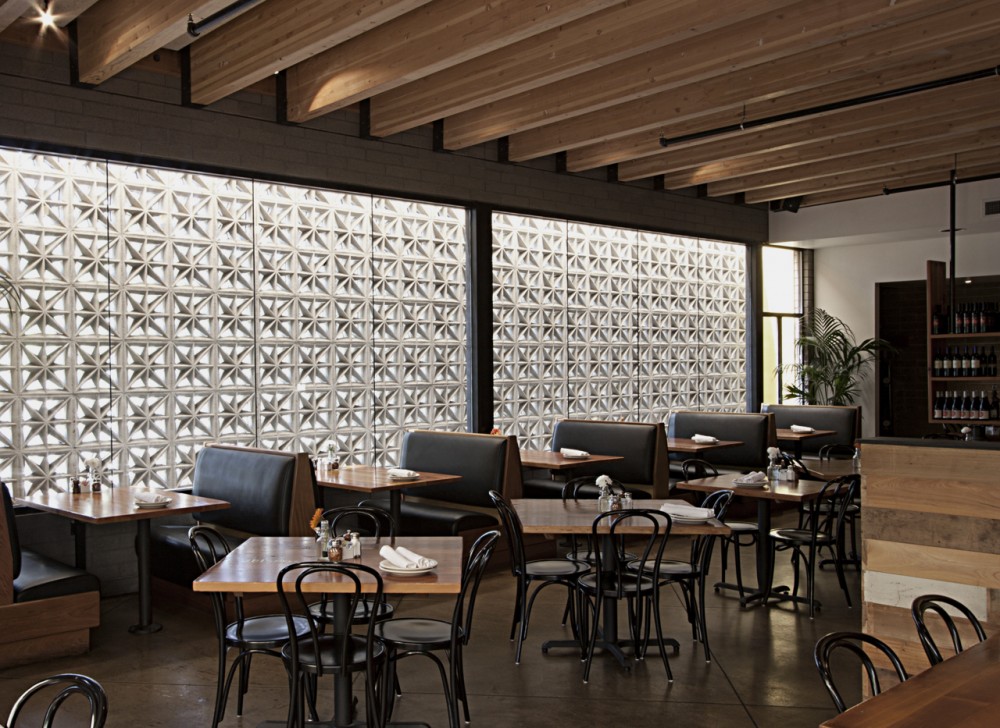 The Parlor Pizzeria / Pathangay Architects with Aric and Jennifer Mei