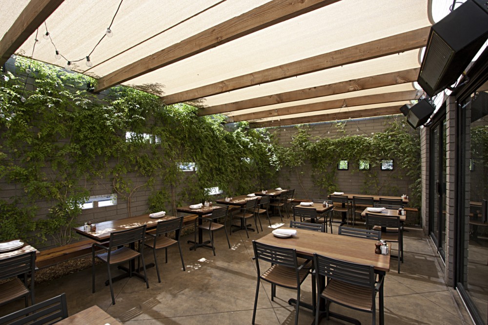 The Parlor Pizzeria / Pathangay Architects with Aric and Jennifer Mei