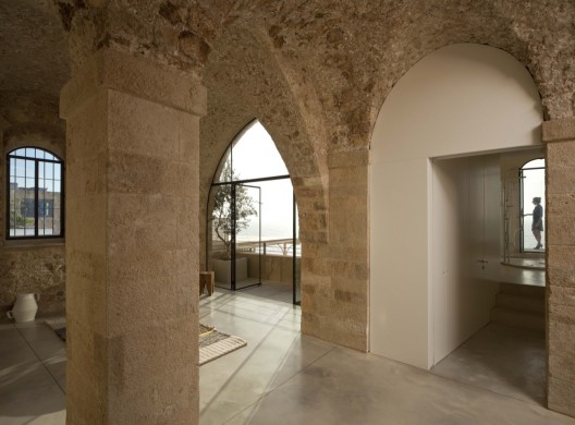 Jaffa Apartment / Pitsou Kedem Architect (18)