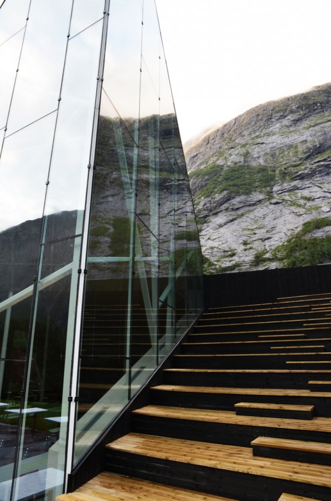 Trollwall Restaurant and Service / RRA