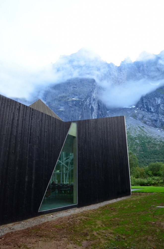 Trollwall Restaurant and Service / RRA