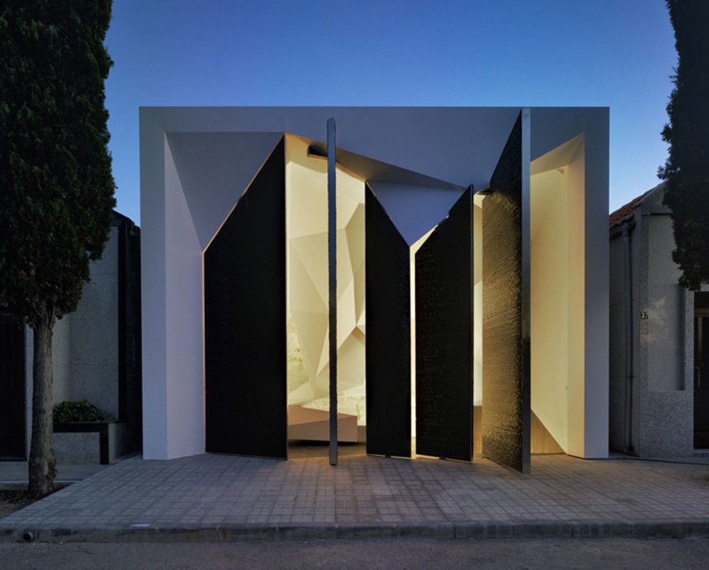 Pantheon Nube / Clavel Arquitectos
