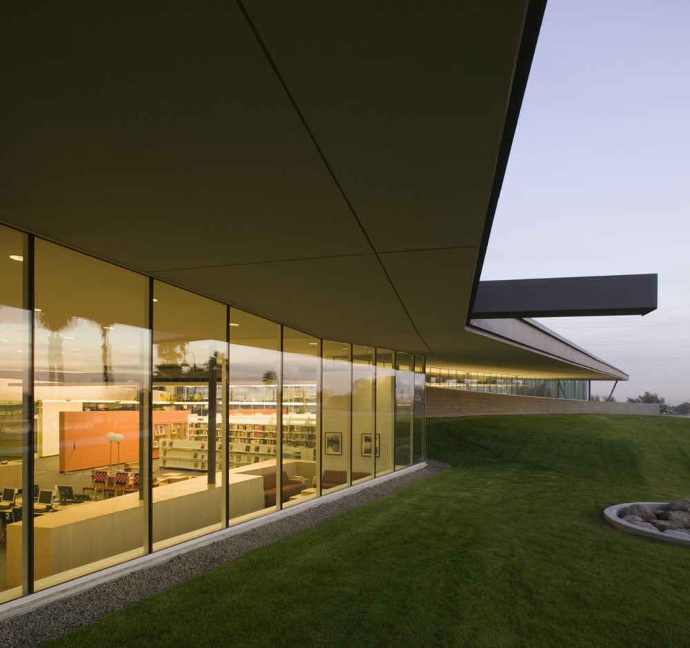 Cesar Chavez Library / Line and Space