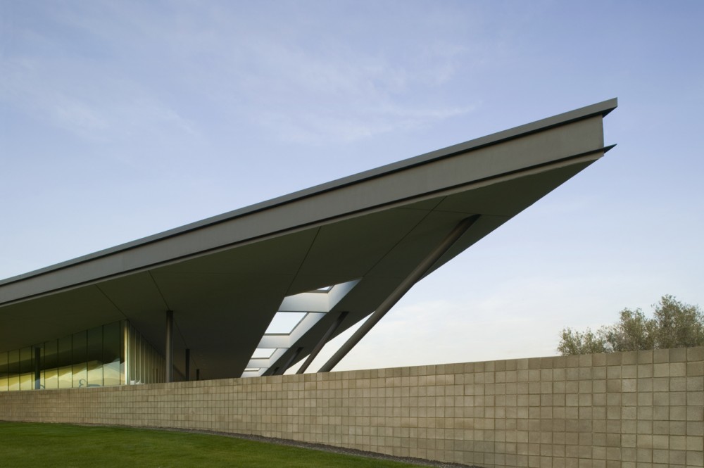 Cesar Chavez Library / Line and Space
