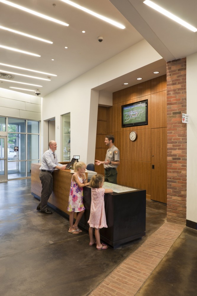 Fort McHenry National Monument and Historic Shrine Visitor and Education Center / GWWO Architects