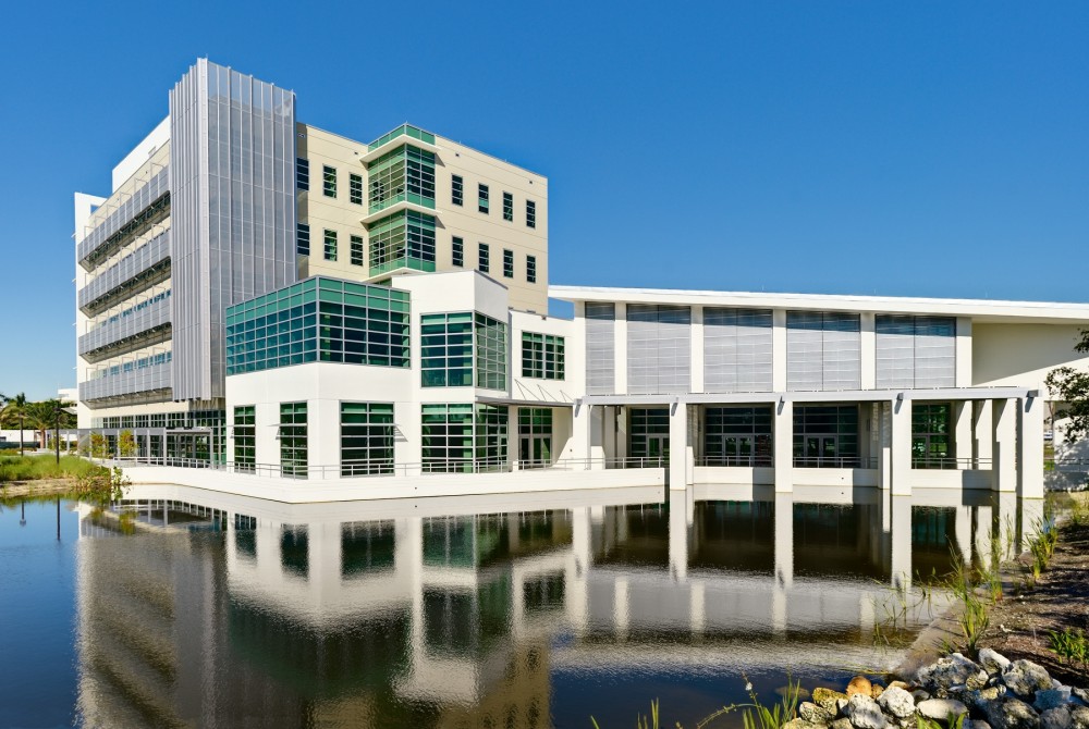 FAU College of Computer Science and Engineering Building / Leo A Daly