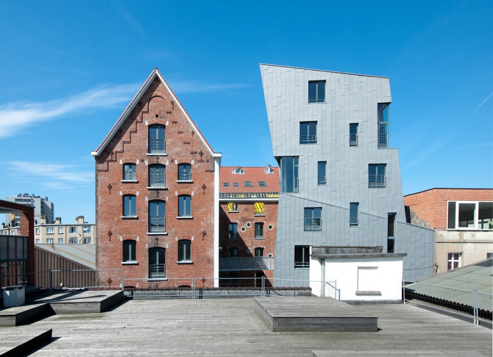 Cheval Noir Housing with Artist’s Studios / L’Escaut + Atelier Gigogne