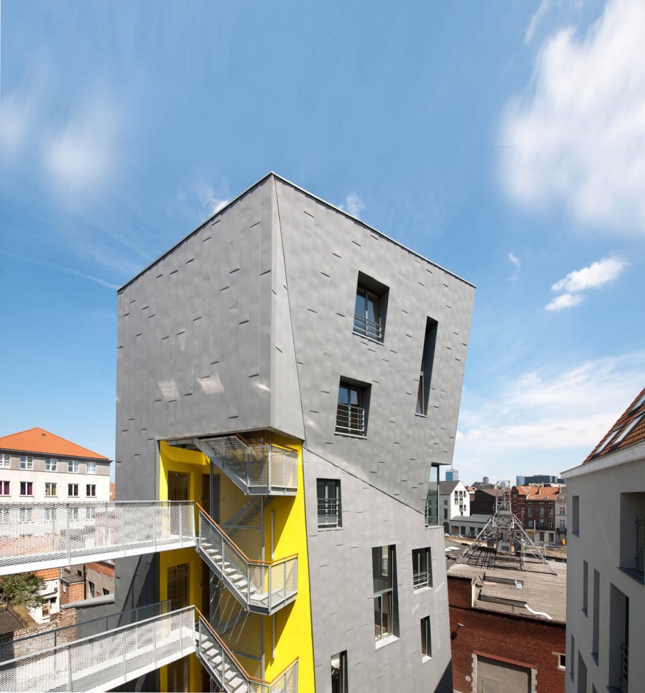 Cheval Noir Housing with Artist’s Studios / L’Escaut + Atelier Gigogne