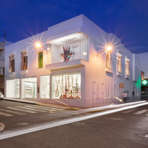 Caparrós and Reina Pharmacy / Mobil M (7)