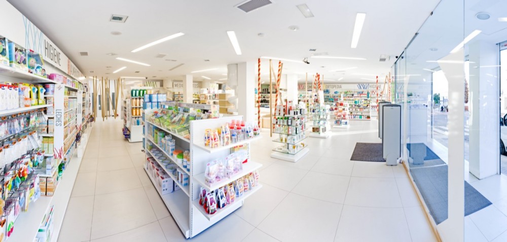 Caparrós and Reina Pharmacy / Mobil M