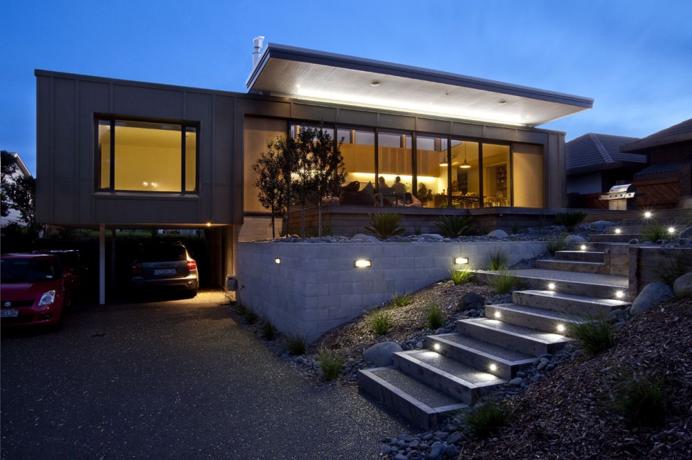 Screened by Pohutukawa / Architecture Bureau