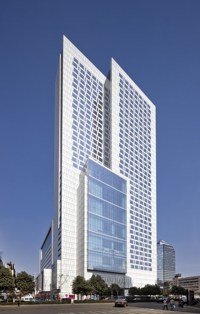 Chicony Plaza / Goettsch Partners