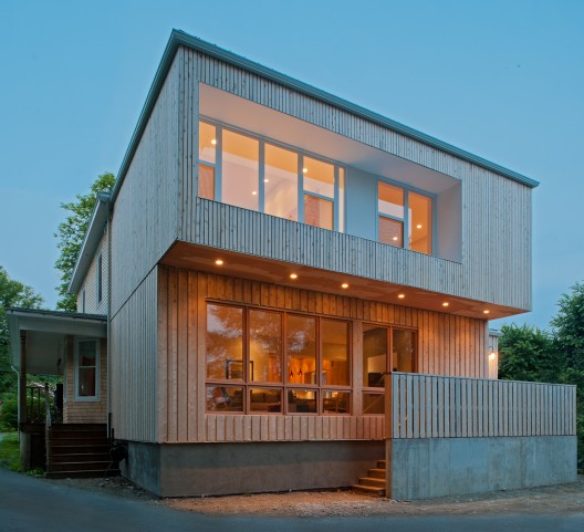 Cedar in Three Textures House / Omar Gandhi (9)