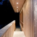 Cedar in Three Textures House / Omar Gandhi  (6) © Greg Richardson Photography