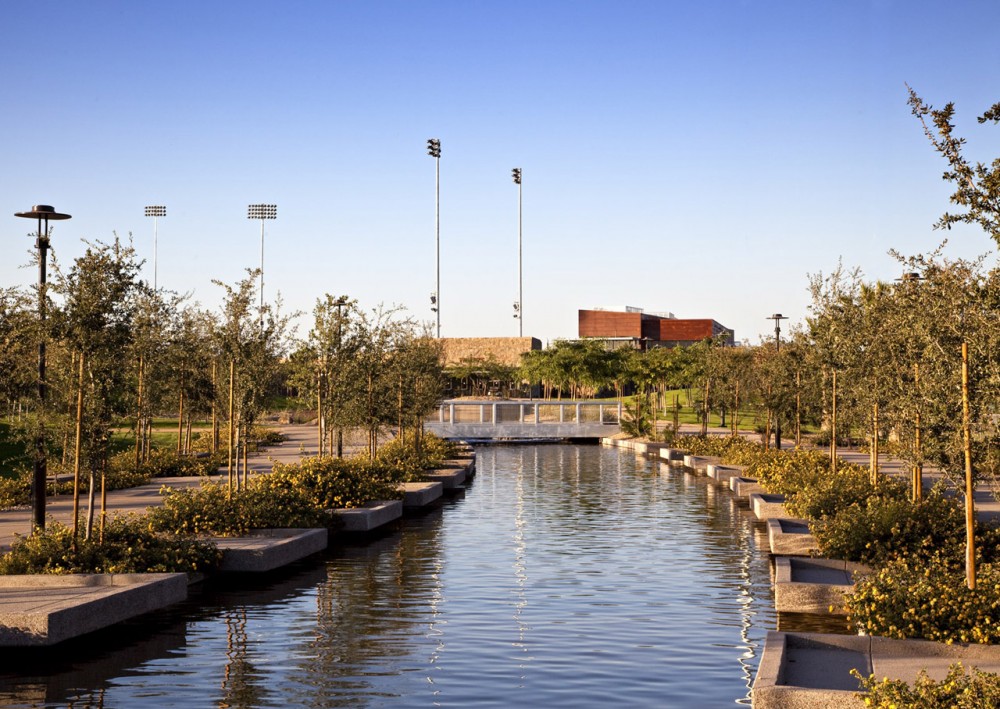 Camelback Ranch Spring Training Facility / HKS