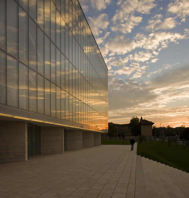 Regional Library and Knowledge Center / Török és Balázs Építészeti Kft.