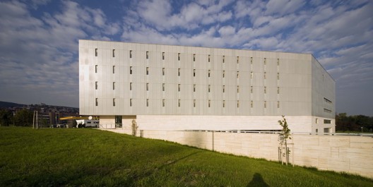 Regional Library and Knowledge Center / Török és Balázs Építészeti Kft. (5)
